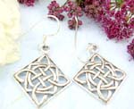 Sterling silver earring with celtic knot work design in diamand shape 