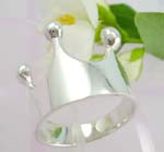 Sterling silver ring with crown shape design