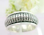 Sterling silver ring wilth twist line design
