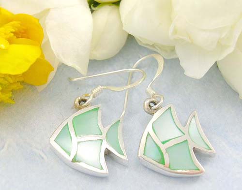 Free wholesale silver jewelry shopping sterling silver earrings in fish pattern with nature green stained seashell   
