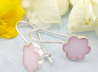 Fake wholesale fashion jewelry shopping mall 925 sterling silver earrings with pink mother of pearl, decor in flower shape designed with fish hook back  