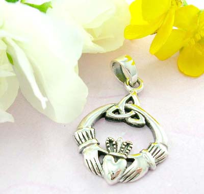Online fashion custom jewelry 925 Sterling silver pendant with traditional Irish Jewelry Claddagh - the Irish symbol of love      
