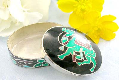 Online custom make jewelry costume fashion sterling silver pill box with Camel and flower decor      