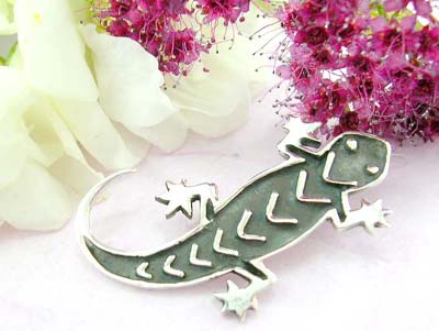 Teen trendy jewelry shopping Sterling silver pendant with smile lizard          