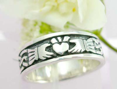 Shopping jewelry hand ring sterling silver ring with two hand decor and twist line decor each side   